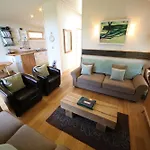 Lowarth Lodge
