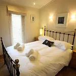 Lowarth Lodge